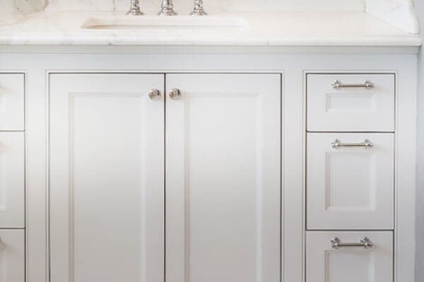 Paint to give new look Giving your bathroom a whole new look is as easy as making small changes with color, hardware and renewing dirt-stained surfaces.
